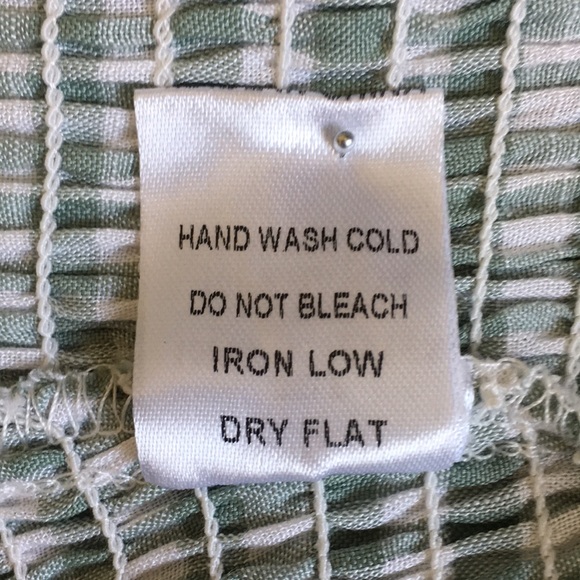 NWOT Mable Sage Gingham Smocked Puff Sleeve Crop Top, size Medium ❤️ - Picture 13 of 14